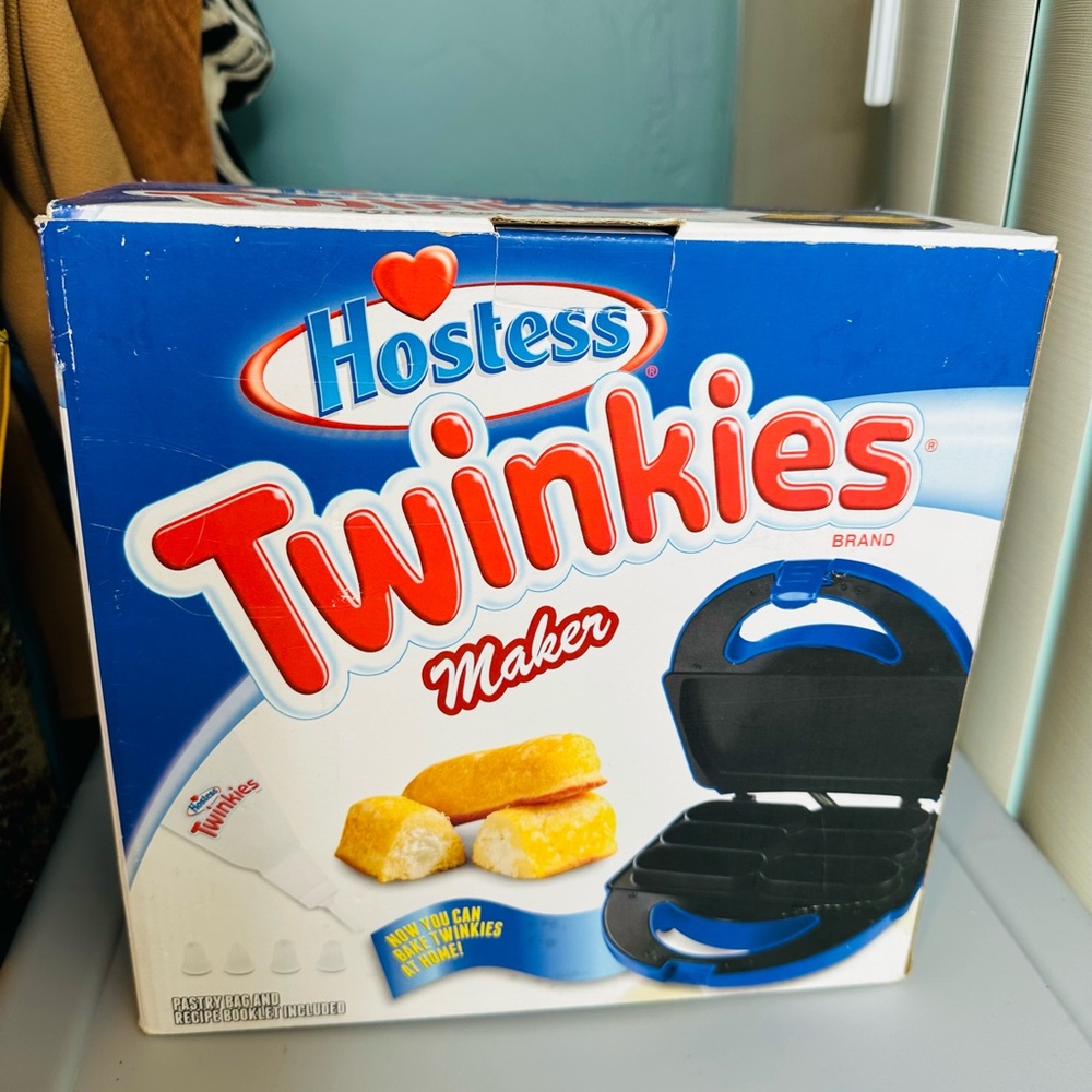 Hostess Twinkie Maker 6-Count With Recipe Book + Pastry Bag - New In Box